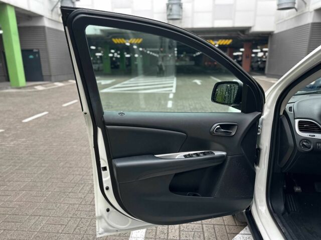 Белый Додж Джорни, объемом двигателя 2.4 л и пробегом 86 тыс. км за 14900 $, фото 11 на Automoto.ua