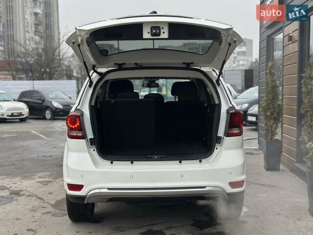 Белый Додж Джорни, объемом двигателя 2.36 л и пробегом 90 тыс. км за 13400 $, фото 16 на Automoto.ua