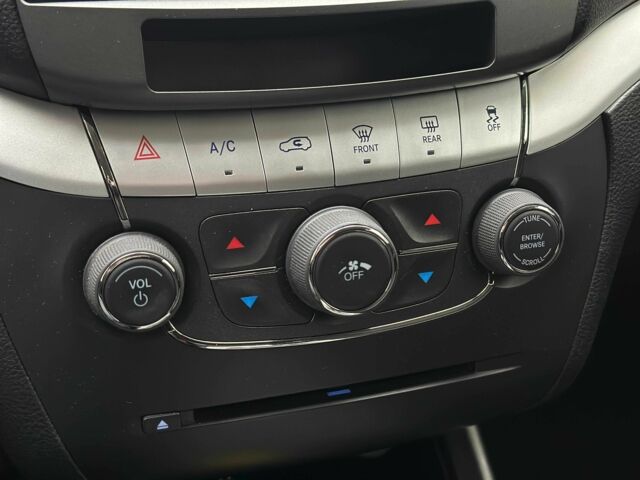 Белый Додж Джорни, объемом двигателя 2.4 л и пробегом 86 тыс. км за 14900 $, фото 19 на Automoto.ua