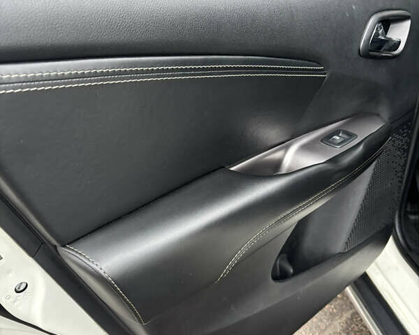 Белый Додж Джорни, объемом двигателя 2.36 л и пробегом 225 тыс. км за 10850 $, фото 8 на Automoto.ua