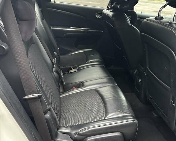 Белый Додж Джорни, объемом двигателя 2.36 л и пробегом 225 тыс. км за 10850 $, фото 9 на Automoto.ua