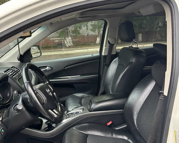 Белый Додж Джорни, объемом двигателя 2.36 л и пробегом 225 тыс. км за 10850 $, фото 6 на Automoto.ua