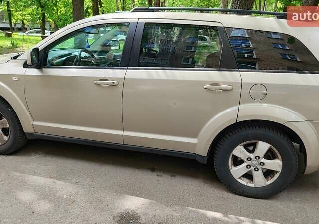 Бежевий Додж Джорні, об'ємом двигуна 2 л та пробігом 243 тис. км за 6000 $, фото 8 на Automoto.ua