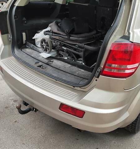 Бежевий Додж Джорні, об'ємом двигуна 2 л та пробігом 243 тис. км за 6000 $, фото 10 на Automoto.ua