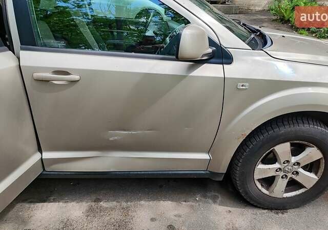 Бежевий Додж Джорні, об'ємом двигуна 2 л та пробігом 243 тис. км за 6000 $, фото 5 на Automoto.ua