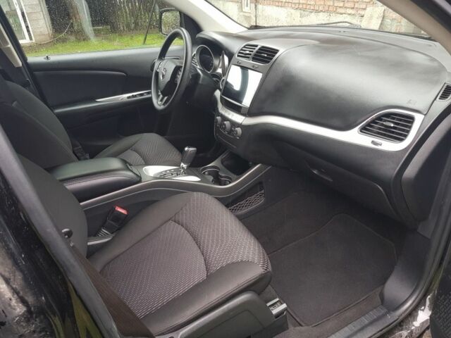 Черный Додж Джорни, объемом двигателя 2.4 л и пробегом 66 тыс. км за 12400 $, фото 2 на Automoto.ua