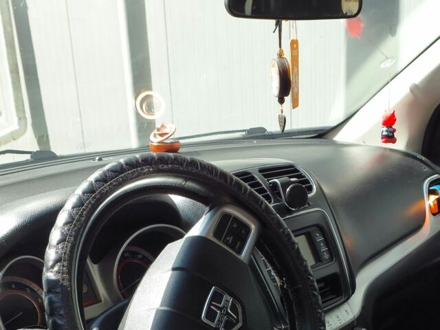 Чорний Додж Джорні, об'ємом двигуна 2.4 л та пробігом 102 тис. км за 12500 $, фото 4 на Automoto.ua