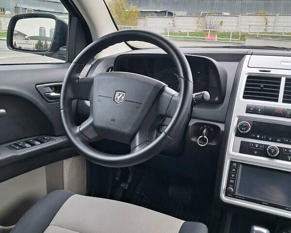 Черный Додж Джорни, объемом двигателя 2.74 л и пробегом 230 тыс. км за 6700 $, фото 13 на Automoto.ua