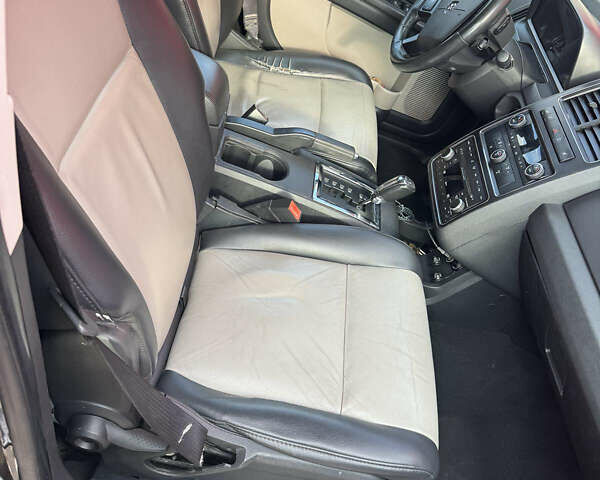 Чорний Додж Джорні, об'ємом двигуна 2 л та пробігом 320 тис. км за 9999 $, фото 3 на Automoto.ua