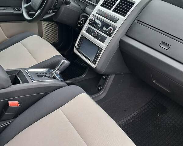 Черный Додж Джорни, объемом двигателя 2.74 л и пробегом 230 тыс. км за 6700 $, фото 8 на Automoto.ua