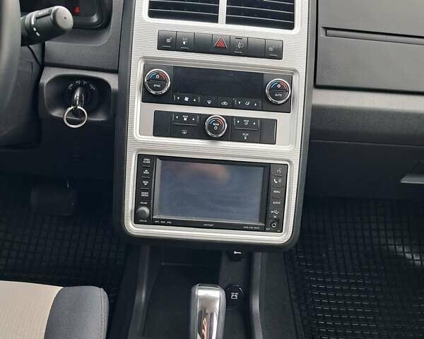 Черный Додж Джорни, объемом двигателя 2.74 л и пробегом 230 тыс. км за 6700 $, фото 12 на Automoto.ua