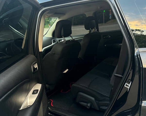 Черный Додж Джорни, объемом двигателя 2.4 л и пробегом 154 тыс. км за 8900 $, фото 5 на Automoto.ua