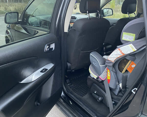 Черный Додж Джорни, объемом двигателя 2.36 л и пробегом 260 тыс. км за 8500 $, фото 21 на Automoto.ua