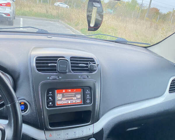 Черный Додж Джорни, объемом двигателя 2.36 л и пробегом 260 тыс. км за 8500 $, фото 17 на Automoto.ua