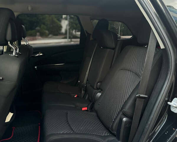 Черный Додж Джорни, объемом двигателя 2.4 л и пробегом 154 тыс. км за 8900 $, фото 4 на Automoto.ua