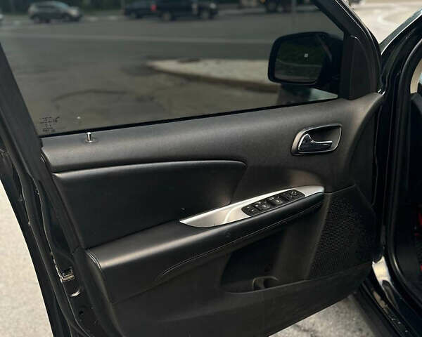 Черный Додж Джорни, объемом двигателя 2.4 л и пробегом 154 тыс. км за 8900 $, фото 8 на Automoto.ua