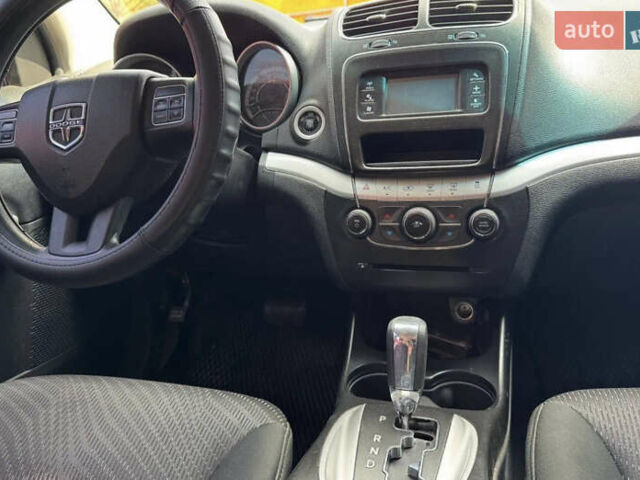 Чорний Додж Джорні, об'ємом двигуна 2.36 л та пробігом 310 тис. км за 9000 $, фото 7 на Automoto.ua