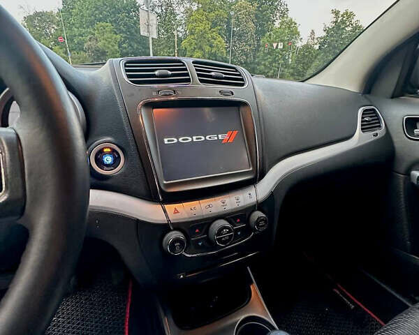 Черный Додж Джорни, объемом двигателя 2.4 л и пробегом 154 тыс. км за 8900 $, фото 3 на Automoto.ua