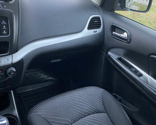 Черный Додж Джорни, объемом двигателя 2.36 л и пробегом 260 тыс. км за 8500 $, фото 19 на Automoto.ua