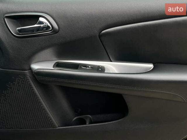 Чорний Додж Джорні, об'ємом двигуна 2.36 л та пробігом 157 тис. км за 9000 $, фото 19 на Automoto.ua