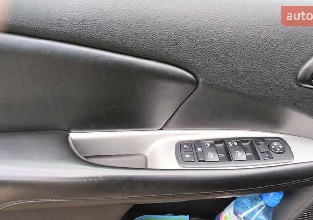 Черный Додж Джорни, объемом двигателя 2.36 л и пробегом 148 тыс. км за 8300 $, фото 13 на Automoto.ua