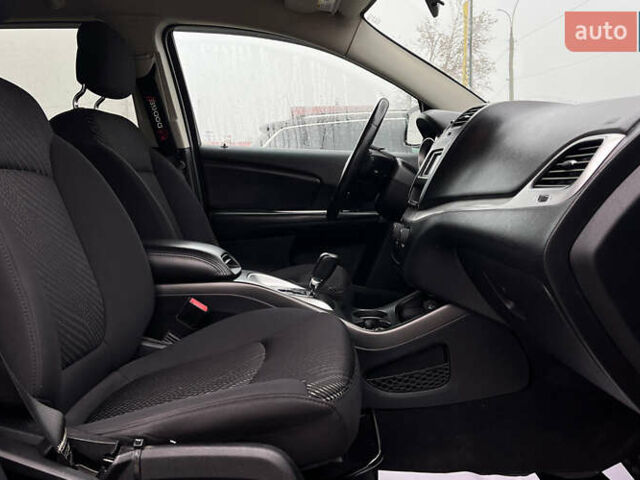 Чорний Додж Джорні, об'ємом двигуна 2.36 л та пробігом 157 тис. км за 9000 $, фото 16 на Automoto.ua