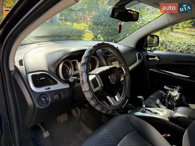 Черный Додж Джорни, объемом двигателя 2.4 л и пробегом 290 тыс. км за 9500 $, фото 2 на Automoto.ua
