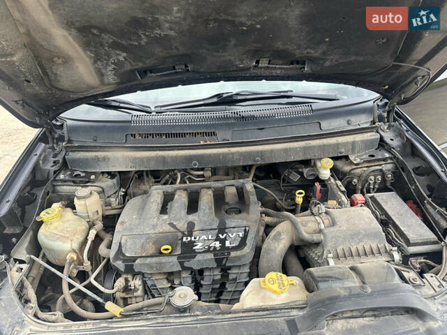 Черный Додж Джорни, объемом двигателя 2.36 л и пробегом 200 тыс. км за 8800 $, фото 9 на Automoto.ua