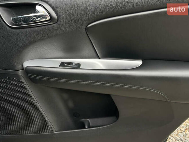 Чорний Додж Джорні, об'ємом двигуна 2.36 л та пробігом 157 тис. км за 9000 $, фото 20 на Automoto.ua