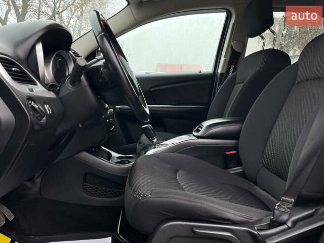 Чорний Додж Джорні, об'ємом двигуна 2.36 л та пробігом 157 тис. км за 9000 $, фото 8 на Automoto.ua