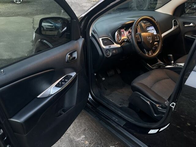 Чорний Додж Джорні, об'ємом двигуна 2.4 л та пробігом 250 тис. км за 9000 $, фото 5 на Automoto.ua