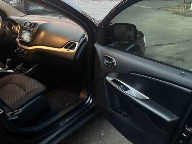 Чорний Додж Джорні, об'ємом двигуна 2.4 л та пробігом 250 тис. км за 9000 $, фото 12 на Automoto.ua