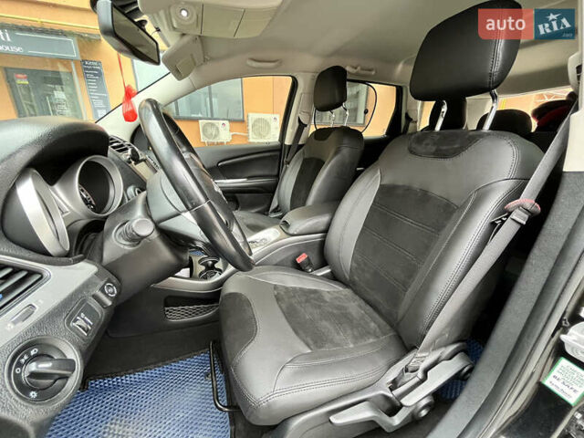 Черный Додж Джорни, объемом двигателя 2.36 л и пробегом 182 тыс. км за 11200 $, фото 2 на Automoto.ua