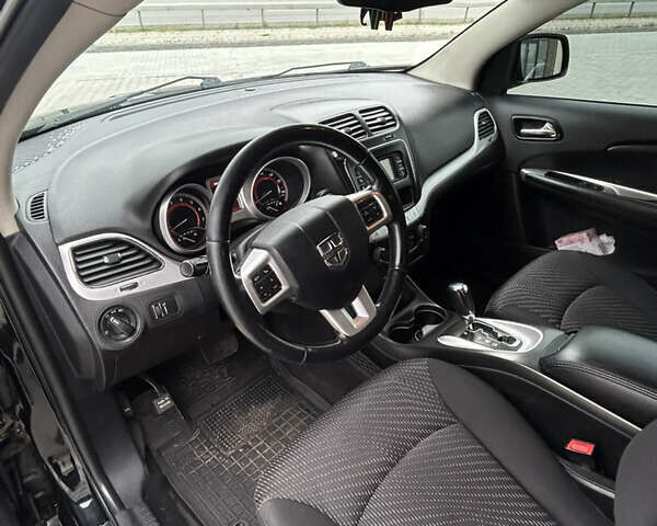 Чорний Додж Джорні, об'ємом двигуна 2.36 л та пробігом 218 тис. км за 9000 $, фото 5 на Automoto.ua