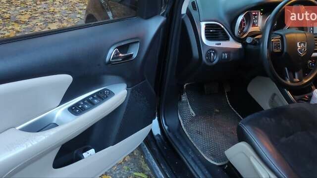 Черный Додж Джорни, объемом двигателя 2.36 л и пробегом 292 тыс. км за 9100 $, фото 3 на Automoto.ua