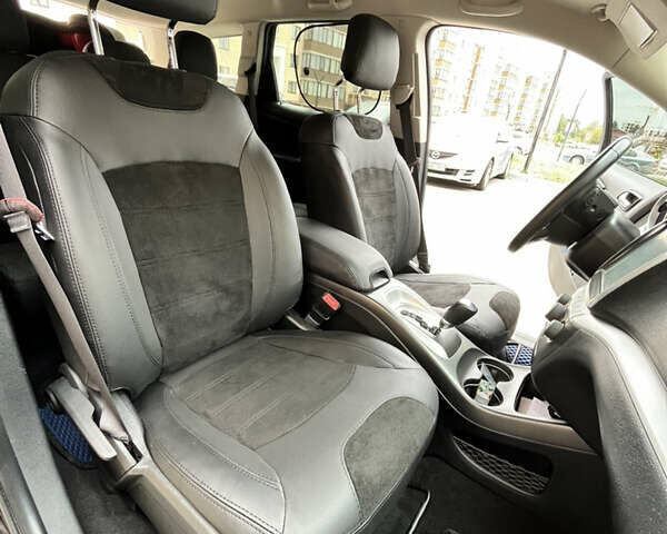 Черный Додж Джорни, объемом двигателя 2.36 л и пробегом 182 тыс. км за 11200 $, фото 4 на Automoto.ua