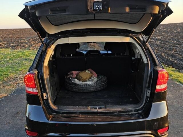 Черный Додж Джорни, объемом двигателя 2.4 л и пробегом 250 тыс. км за 10150 $, фото 3 на Automoto.ua