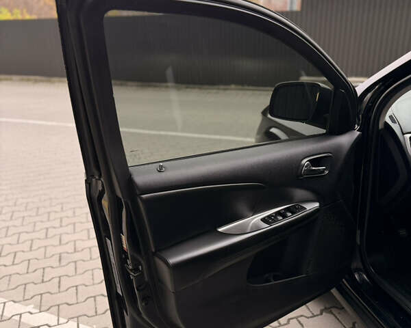 Черный Додж Джорни, объемом двигателя 2.36 л и пробегом 161 тыс. км за 9900 $, фото 57 на Automoto.ua