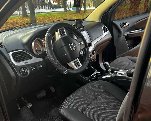 Черный Додж Джорни, объемом двигателя 2.36 л и пробегом 180 тыс. км за 11800 $, фото 9 на Automoto.ua