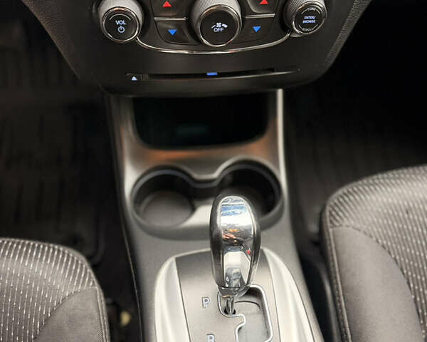 Черный Додж Джорни, объемом двигателя 2.36 л и пробегом 161 тыс. км за 9900 $, фото 66 на Automoto.ua