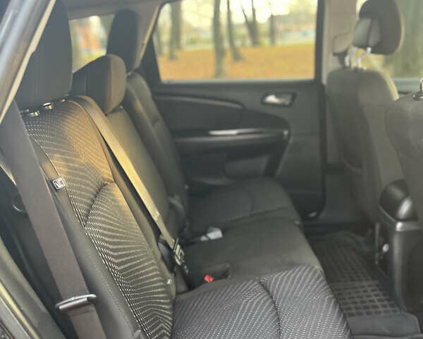 Черный Додж Джорни, объемом двигателя 2.36 л и пробегом 180 тыс. км за 11800 $, фото 14 на Automoto.ua