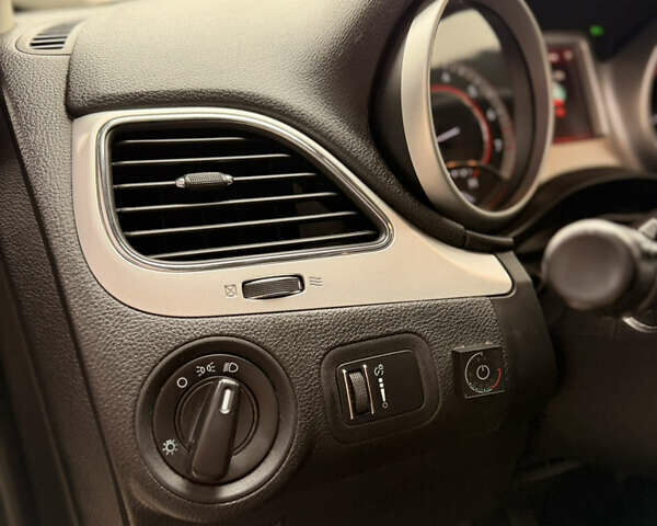 Черный Додж Джорни, объемом двигателя 2.36 л и пробегом 161 тыс. км за 9900 $, фото 63 на Automoto.ua