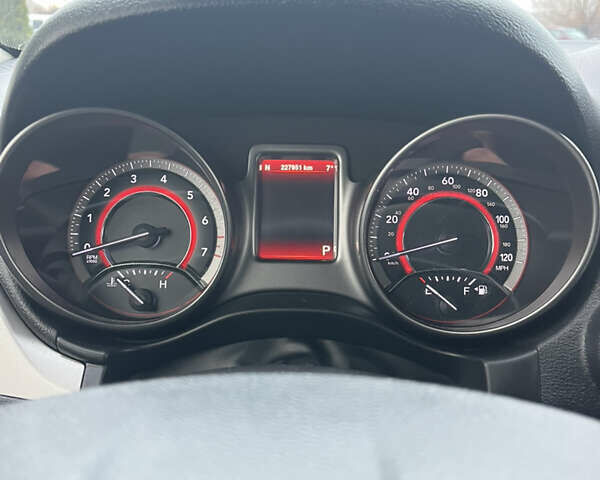 Черный Додж Джорни, объемом двигателя 2.36 л и пробегом 225 тыс. км за 10600 $, фото 6 на Automoto.ua