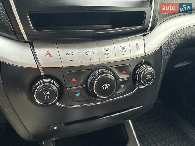 Черный Додж Джорни, объемом двигателя 3.6 л и пробегом 250 тыс. км за 10500 $, фото 31 на Automoto.ua