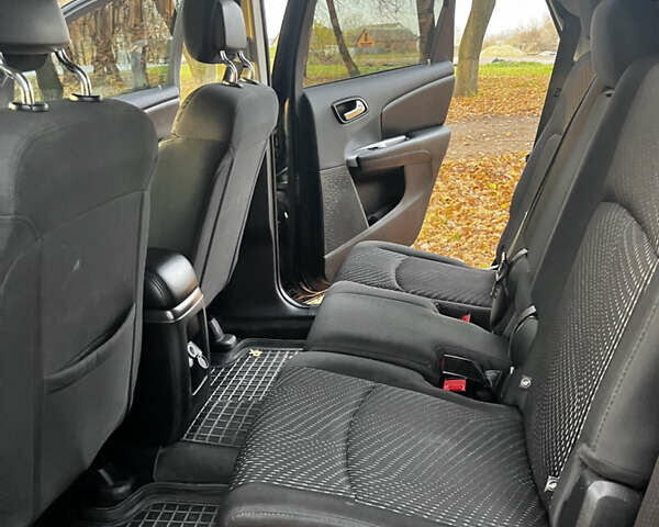 Черный Додж Джорни, объемом двигателя 2.36 л и пробегом 180 тыс. км за 11800 $, фото 18 на Automoto.ua