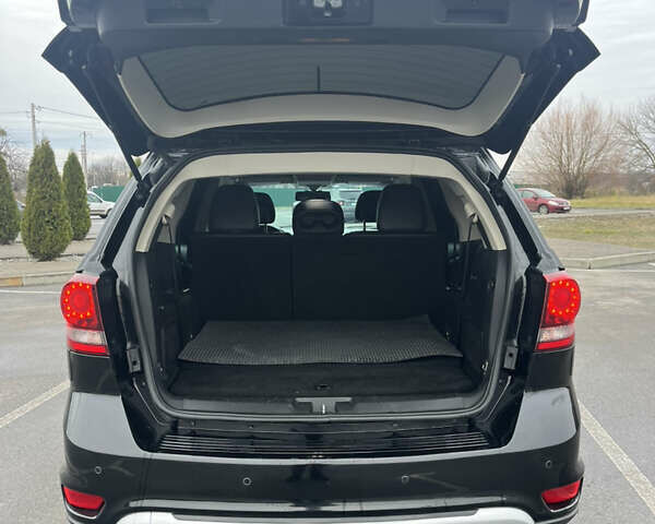 Черный Додж Джорни, объемом двигателя 2.36 л и пробегом 225 тыс. км за 10600 $, фото 4 на Automoto.ua