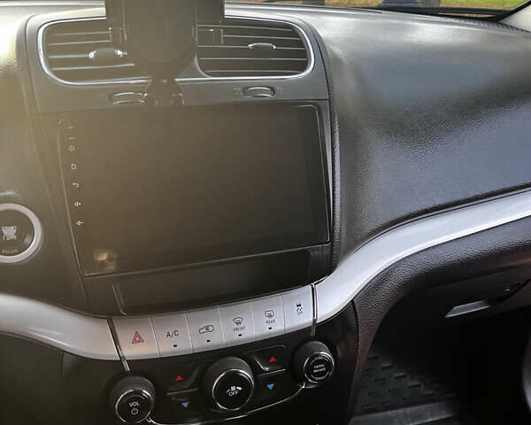 Черный Додж Джорни, объемом двигателя 2.36 л и пробегом 180 тыс. км за 11800 $, фото 24 на Automoto.ua