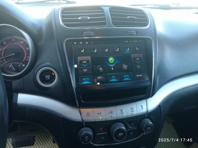 Черный Додж Джорни, объемом двигателя 2.4 л и пробегом 196 тыс. км за 9999 $, фото 5 на Automoto.ua