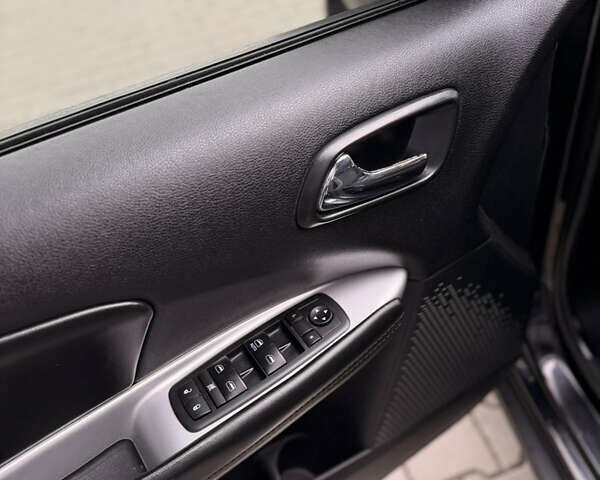 Черный Додж Джорни, объемом двигателя 2.36 л и пробегом 161 тыс. км за 9900 $, фото 58 на Automoto.ua