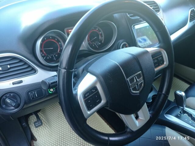 Черный Додж Джорни, объемом двигателя 2.4 л и пробегом 196 тыс. км за 9999 $, фото 6 на Automoto.ua